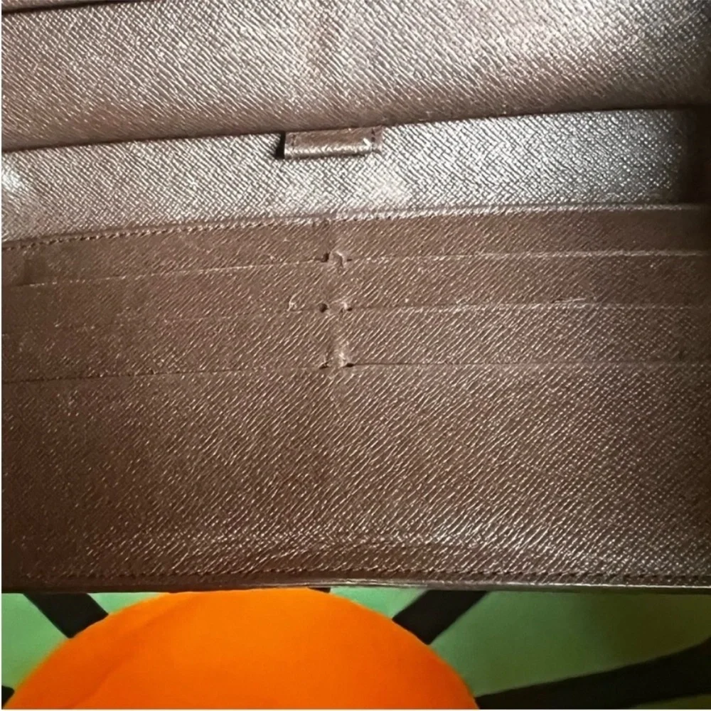 🚨SALE 🚨LV Damier Wallet (Cobblers dream) - Picture 10 of 12